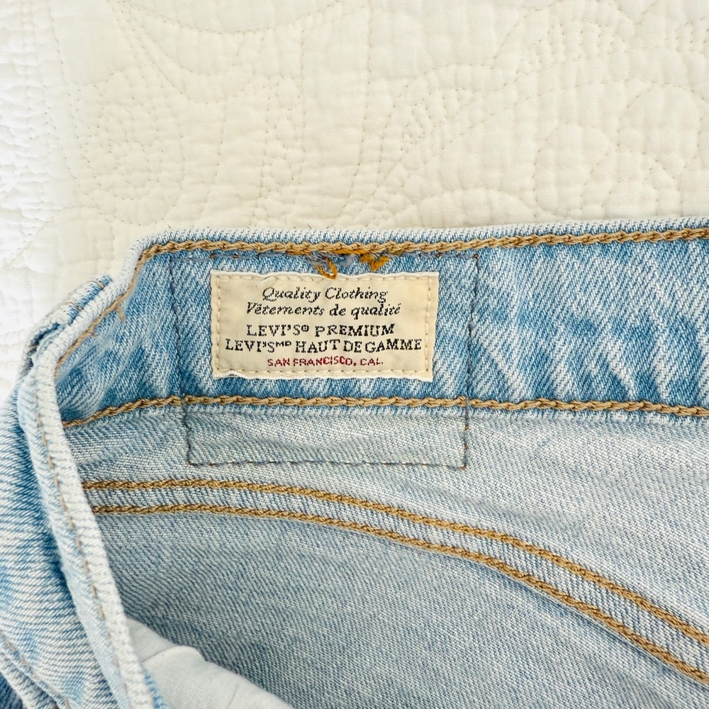 Levi's 70s High Slim Straight Jeans Premium Women's Size 32 Light Blue Denim - Picture 9 of 15